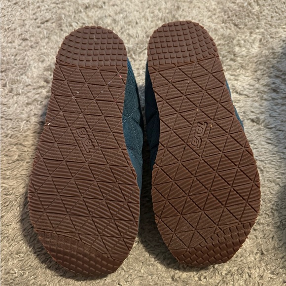 Teva Slip Ons Size 6 - Picture 3 of 3